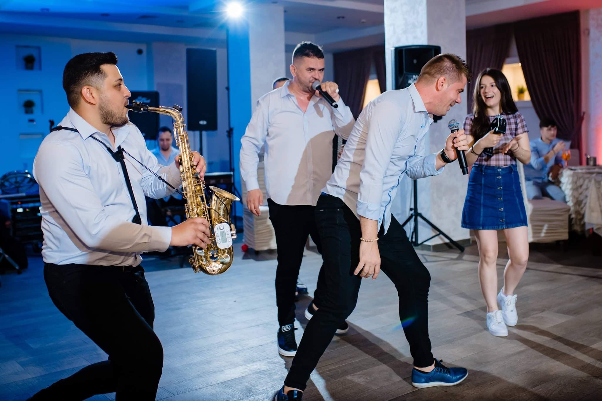 Solistul trupei de nunta musical band slatina