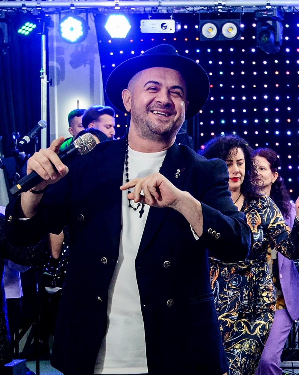 Iulian Popovici solist vocal si fondator al trupei de evenimente Musical Band Slatina