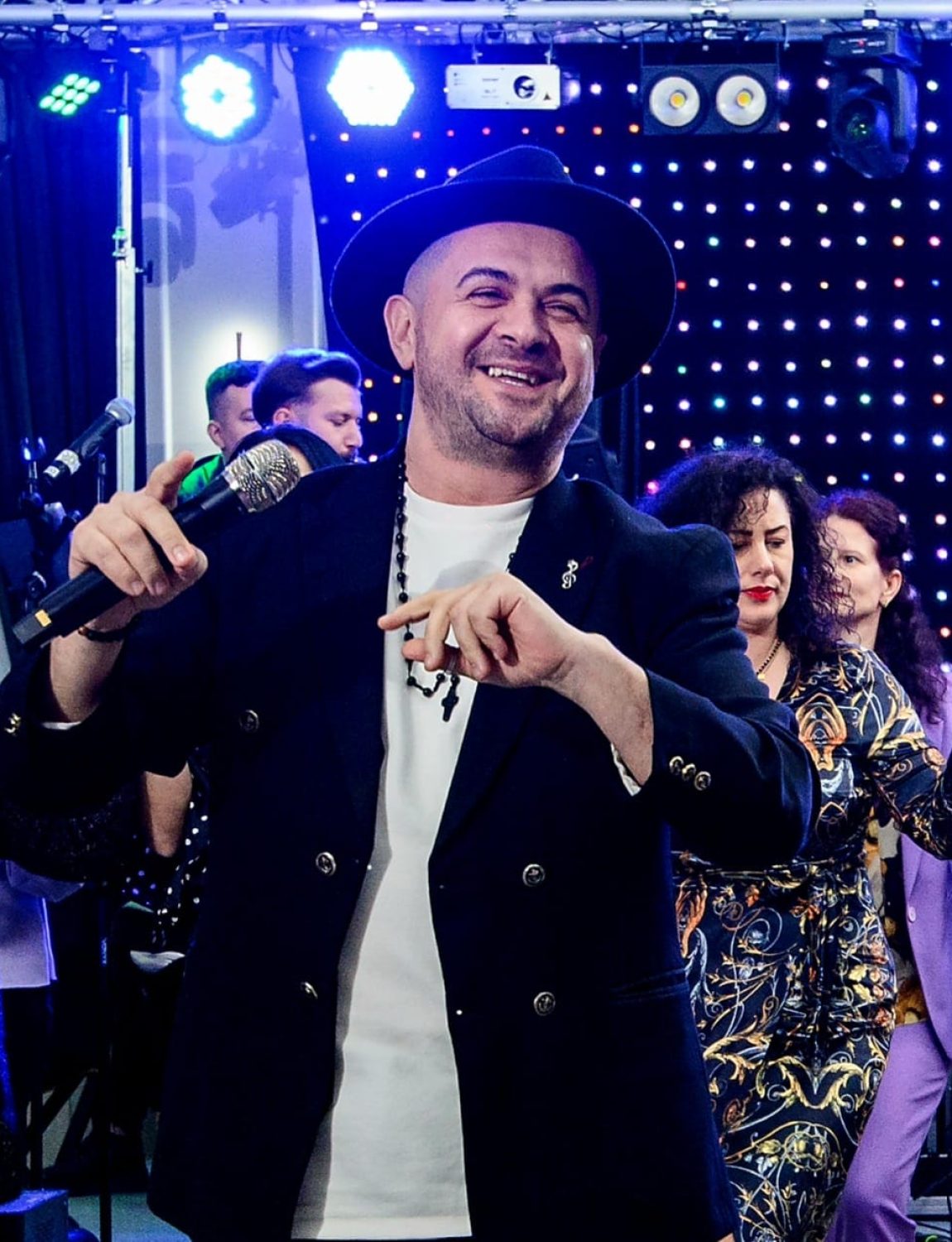 Iulian_Popovici_Musical_Band_Slatina1 Iulian Popovici solist vocal si fondator al trupei de evenimente Musical Band Slatina